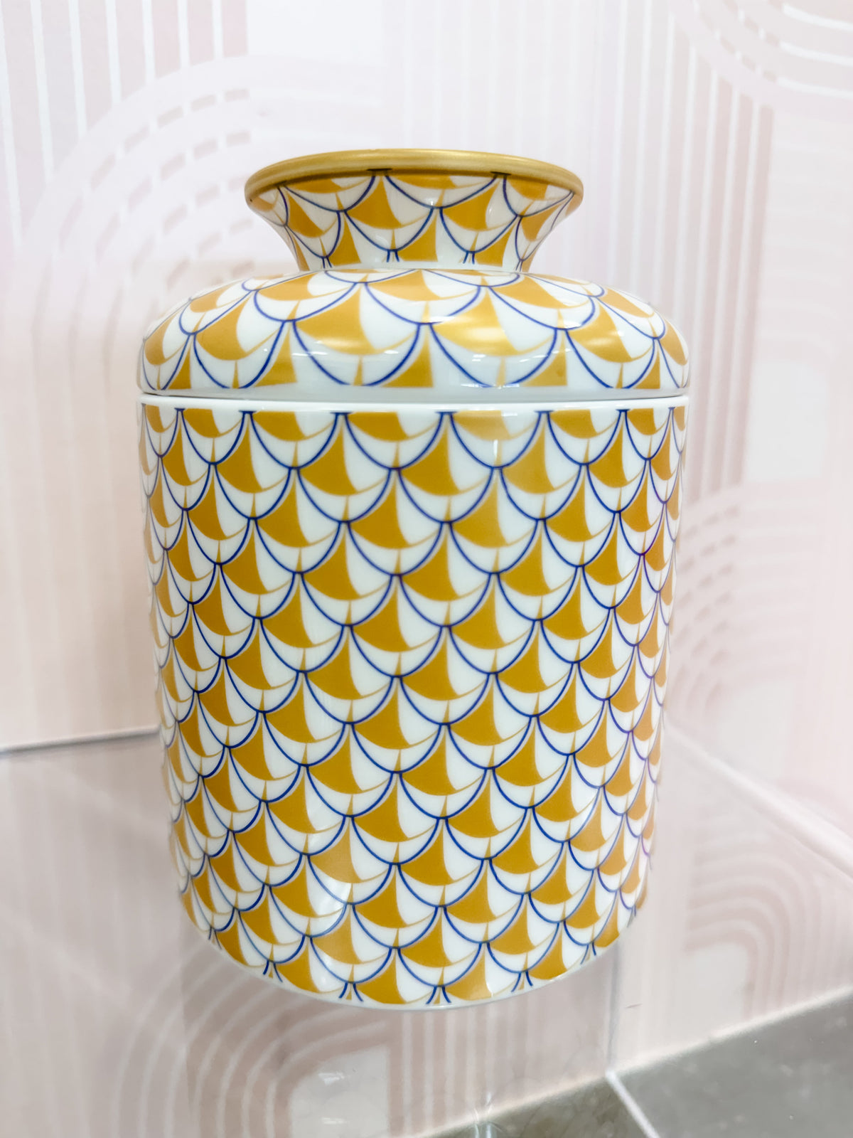 Porcelain Round Tissue Box Matted Gold Fishnet